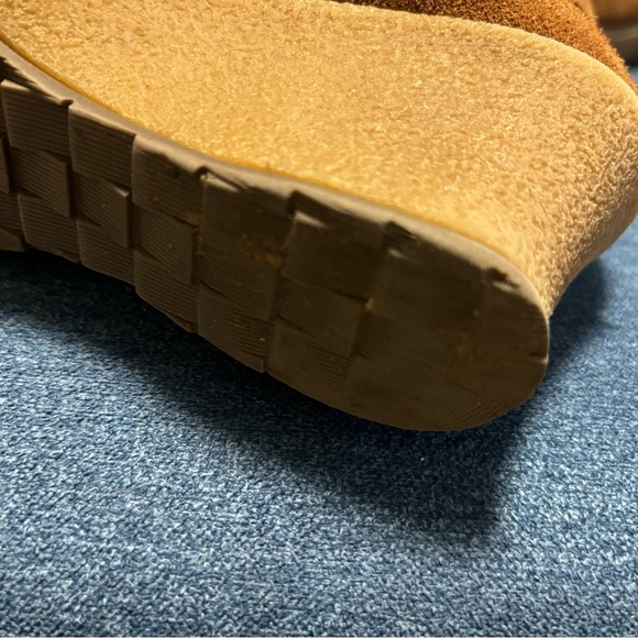 Suede boots with wedge heel. - Picture 4 of 7